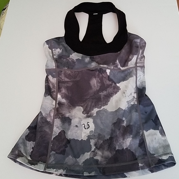 Lululemon Track T tank clouds that form logo 4 - Picture 1 of 6